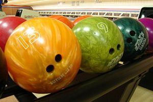 320px-Bowlingball
